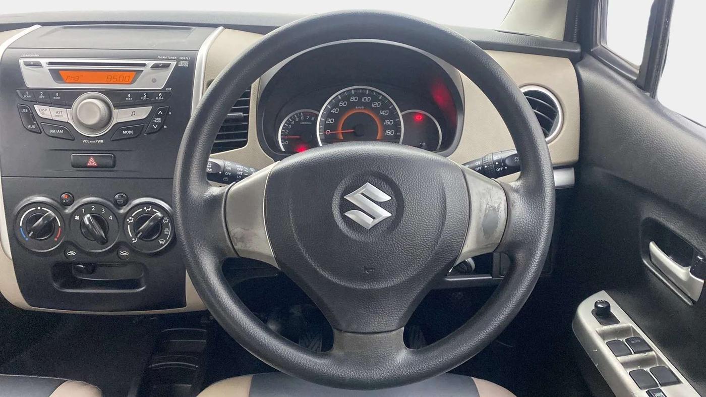 2016 Maruti Wagon R 1.0 VXI, Petrol, Manual, 71,410 km, Steering Wheel Close Up