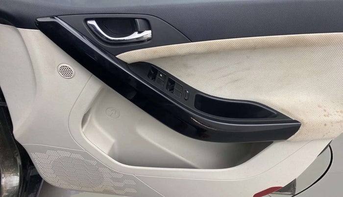 2022 Tata NEXON XZ PLUS (HS) PETROL, Petrol, Manual, 13,113 km, Driver Side Door Panels Control