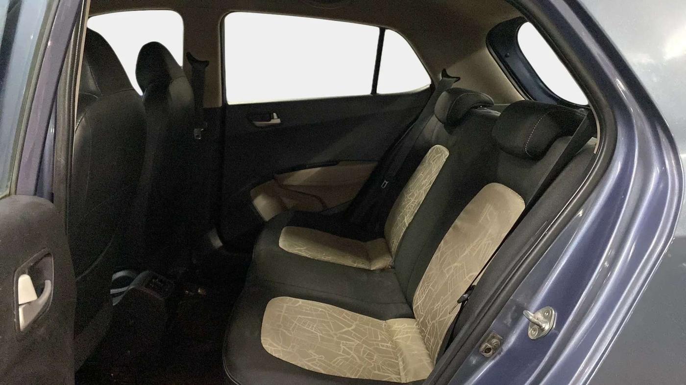 2015 Hyundai Grand i10 ASTA AT 1.2 KAPPA VTVT, Petrol, Automatic, 47,771 km, Right Side Rear Door Cabin