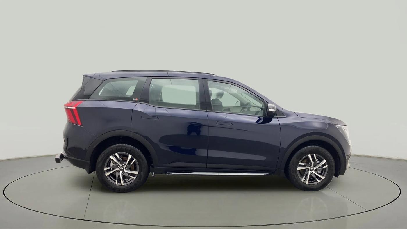2023 Mahindra XUV700 AX 5 D AT 7 STR, Diesel, Automatic, 282 km, Right Side View