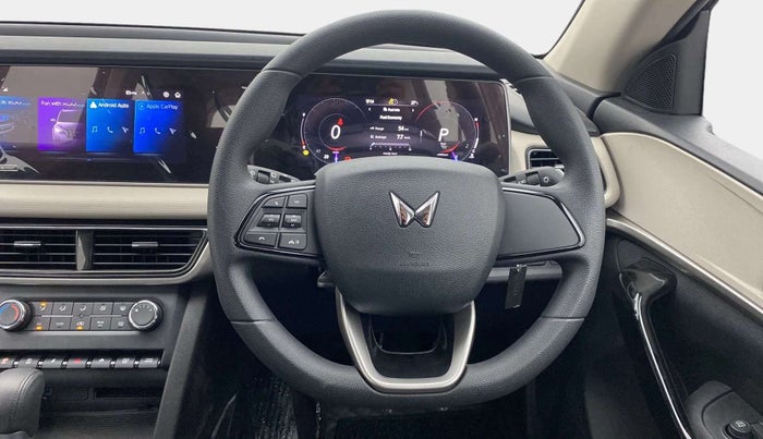 2023 Mahindra XUV700 AX 5 D AT 7 STR, Diesel, Automatic, 282 km, Steering Wheel Close Up