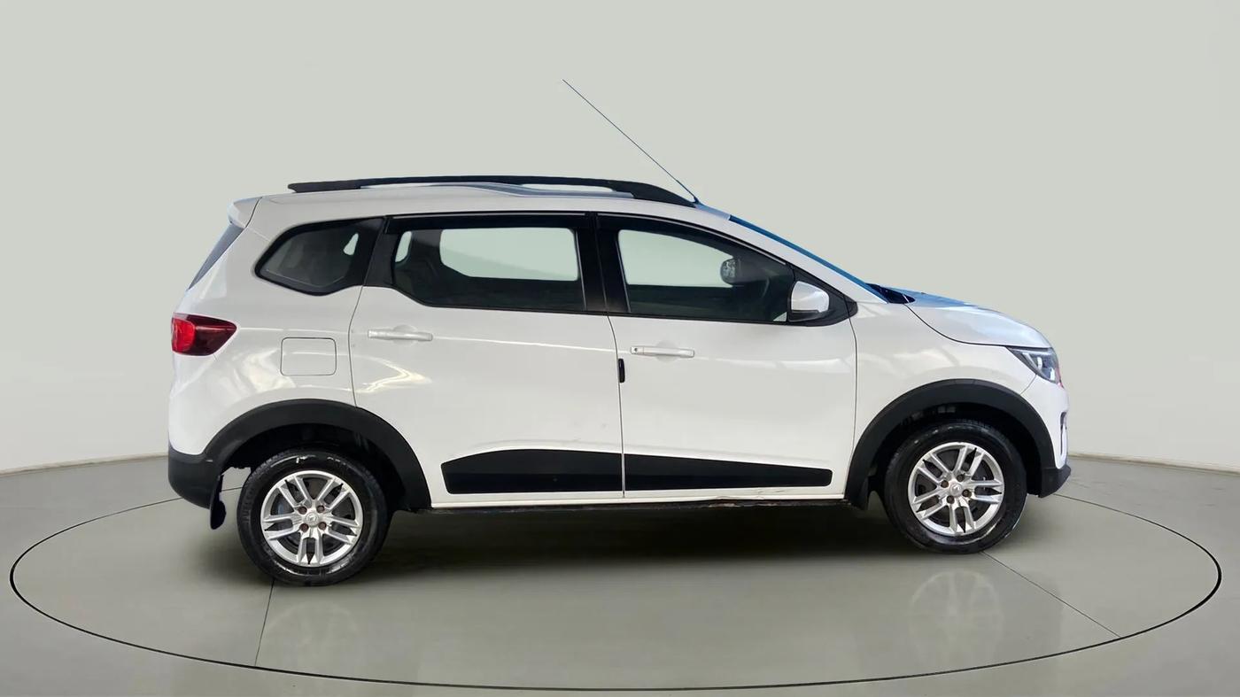 2021 Renault TRIBER RXT, Petrol, Manual, 44,302 km, Right Side View