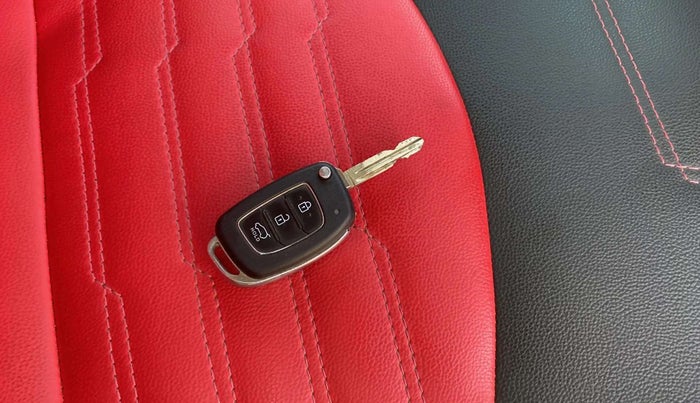 2021 Hyundai VENUE S 1.2, Petrol, Manual, 19,898 km, Key Close Up