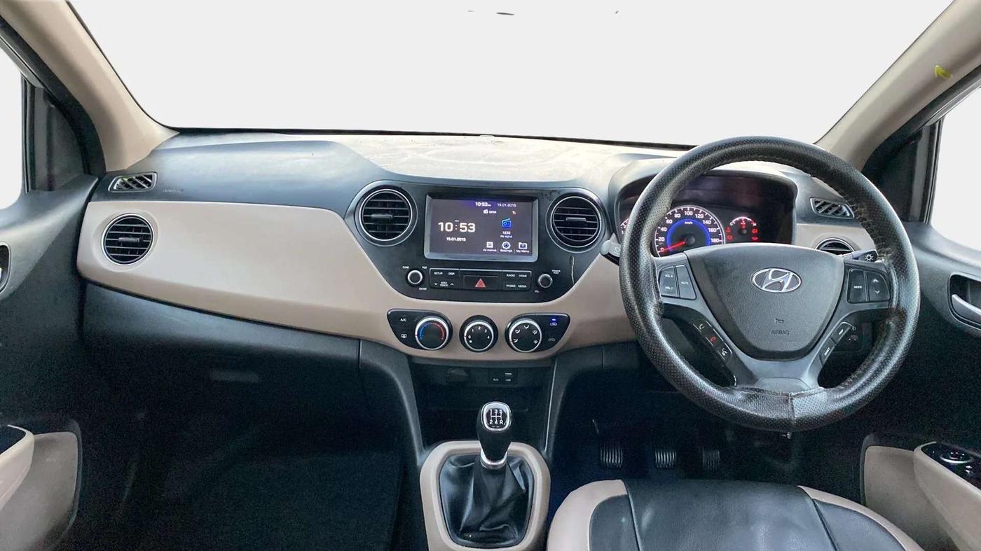 2017 Hyundai Grand i10 SPORTZ (O) 1.2 KAPPA VTVT, Petrol, Manual, 73,183 km, Dashboard
