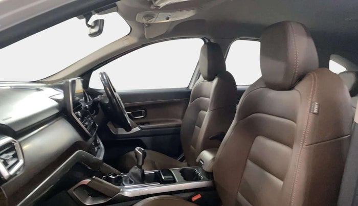 2019 Tata Harrier XZ 2.0L, Diesel, Manual, 64,195 km, Right Side Front Door Cabin