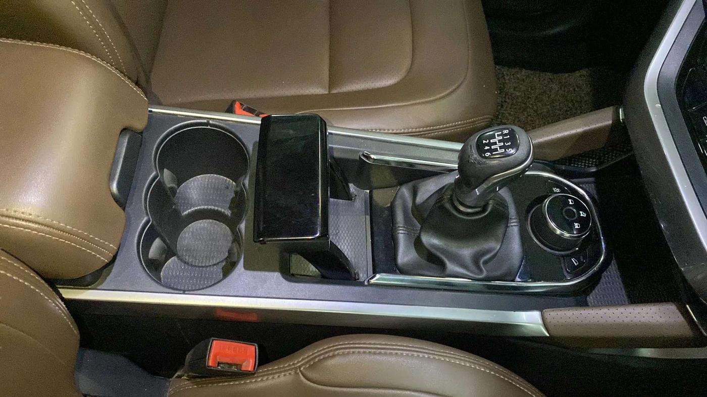 2019 Tata Harrier XZ 2.0L, Diesel, Manual, 64,195 km, Gear Lever