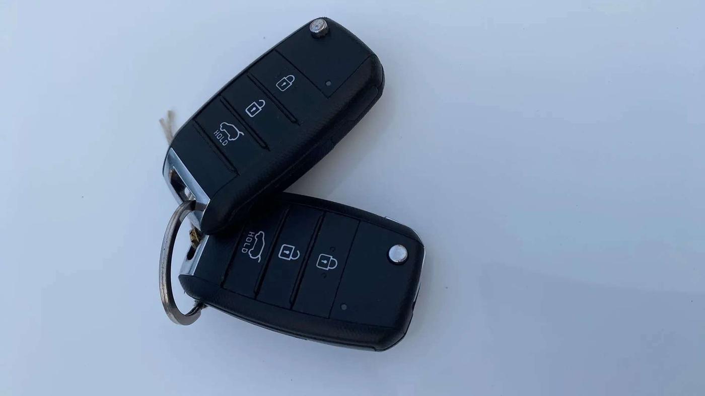 2023 KIA CARENS PRESTIGE 1.5 PETROL 7 STR, Petrol, Manual, 22,091 km, Key Close Up