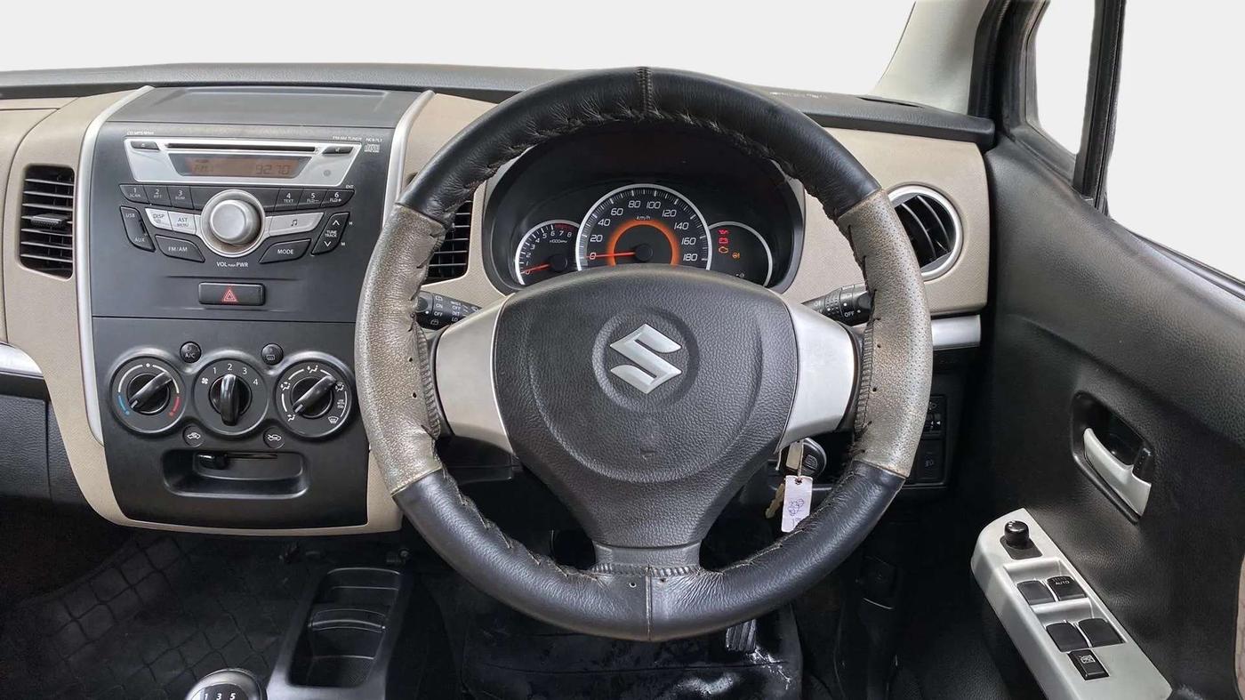 2016 Maruti Wagon R 1.0 VXI, Petrol, Manual, 12,218 km, Steering Wheel Close Up