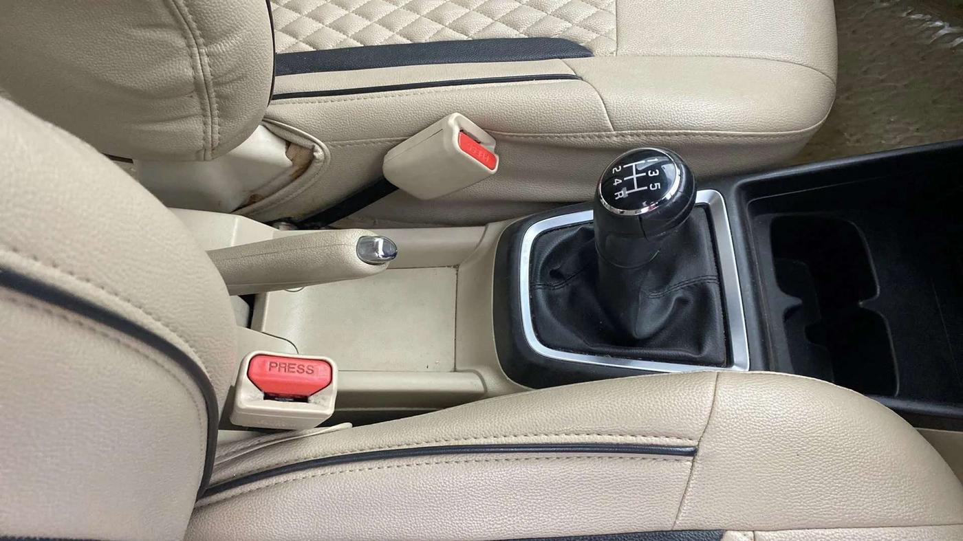 2017 Maruti Dzire VXI, Petrol, Manual, 54,115 km, Gear Lever