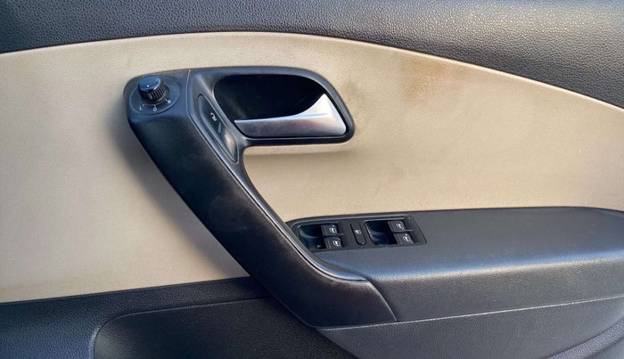 2014 Volkswagen Polo HIGHLINE1.2L, Petrol, Manual, 56,159 km, Driver Side Door Panels Control