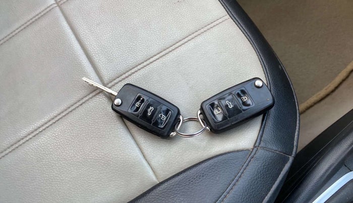 2014 Volkswagen Polo HIGHLINE1.2L, Petrol, Manual, 56,159 km, Key Close Up