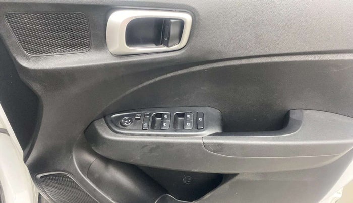 2022 Hyundai VENUE S 1.2, Petrol, Manual, 16,431 km, Driver Side Door Panels Control