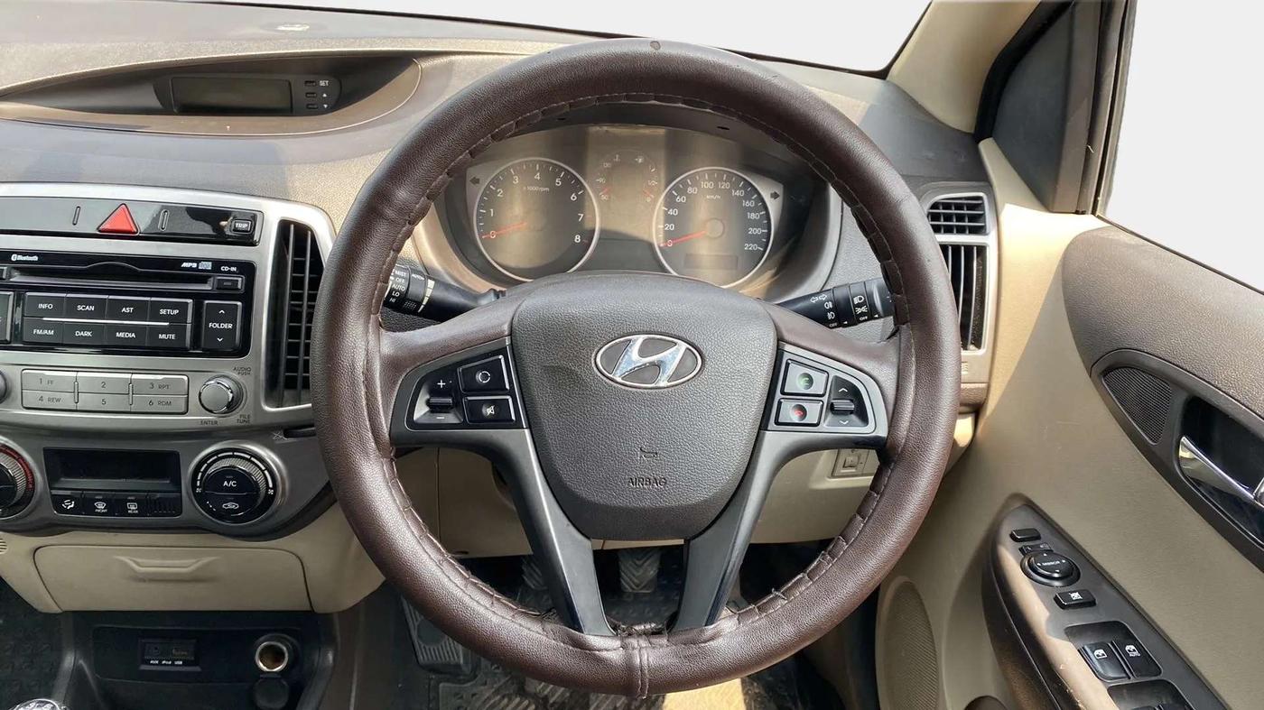 2014 Hyundai i20 SPORTZ 1.2, Petrol, Manual, 49,528 km, Steering Wheel Close Up