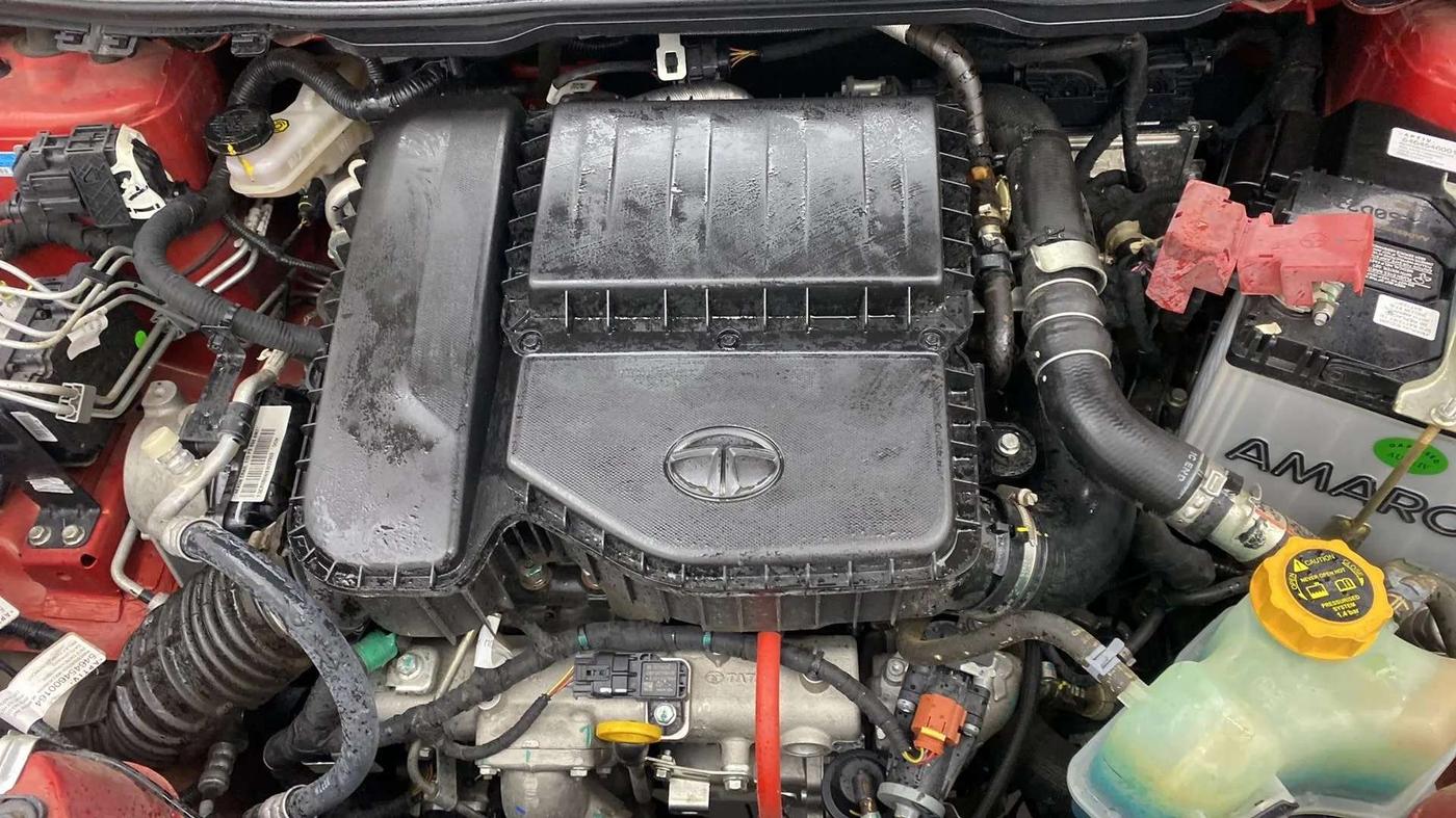 2023 Tata NEXON FEARLESS AMT DUAL TONE 1.5 DIESEL, Diesel, Automatic, 16,052 km, Open Bonet