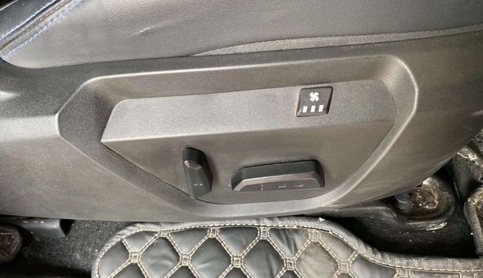 2022 Tata Harrier XZ PLUS 2.0L DARK EDITION, Diesel, Manual, 33,255 km, Driver Side Adjustment Panel