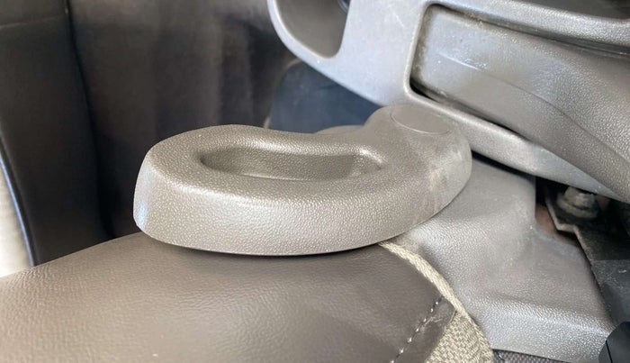 2013 Hyundai i10 SPORTZ 1.2, Petrol, Manual, 36,370 km, Driver Side Adjustment Panel