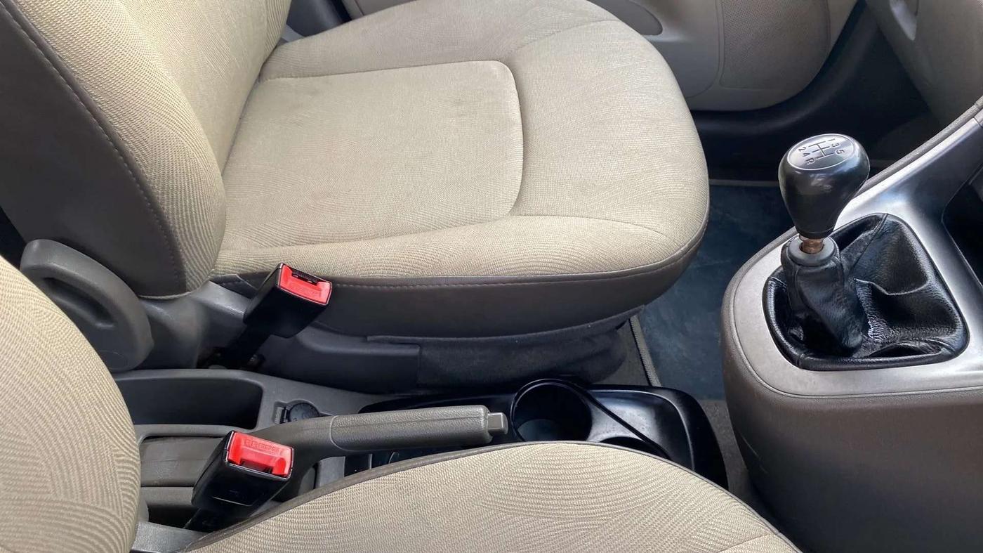 2013 Hyundai i10 SPORTZ 1.2, Petrol, Manual, 36,370 km, Gear Lever