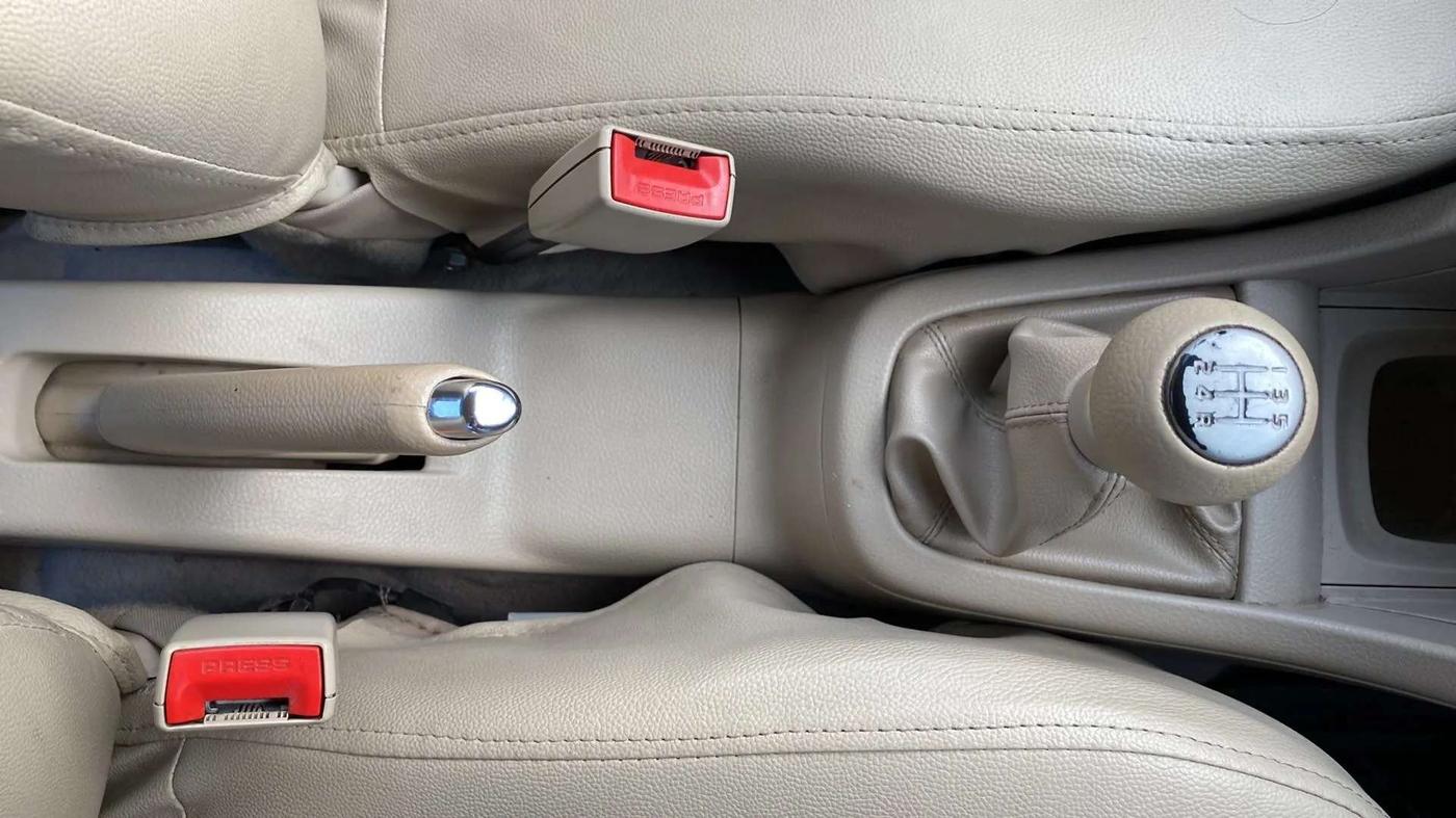 2013 Maruti Swift Dzire VXI, Petrol, Manual, 96,722 km, Gear Lever