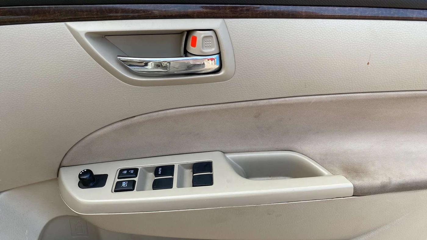 2013 Maruti Swift Dzire VXI, Petrol, Manual, 96,722 km, Driver Side Door Panels Control