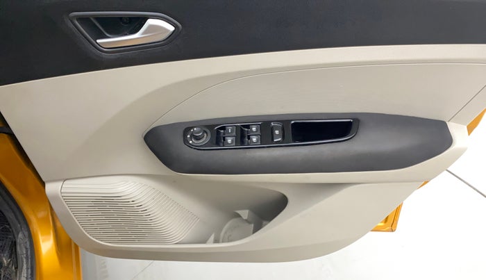 2019 Renault TRIBER RXZ, Petrol, Manual, 70,142 km, Driver Side Door Panels Control