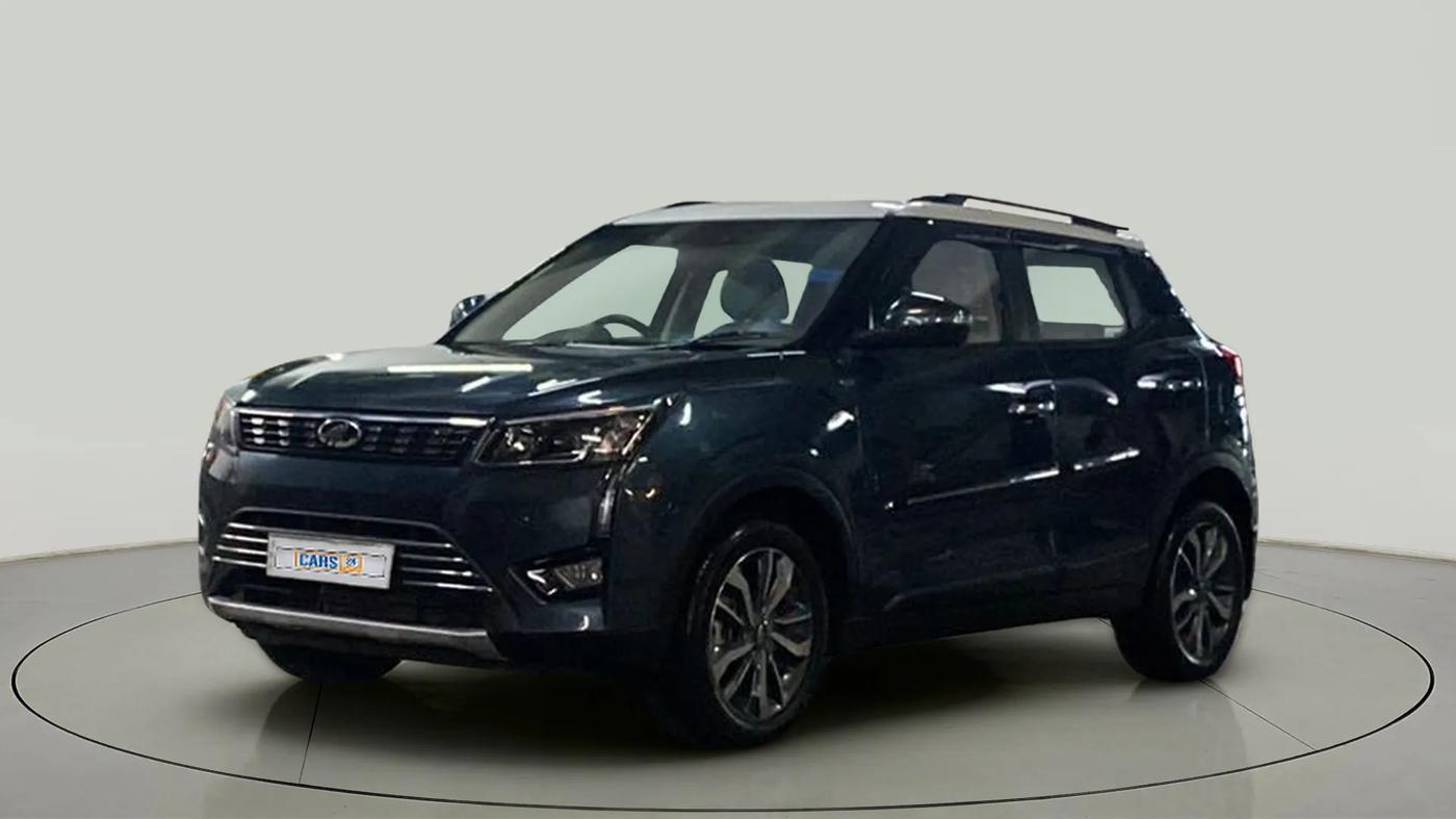 2021 Mahindra XUV300 W8 (O) 1.2 PETROL AMT DUAL TONE, Petrol, Automatic, 23,579 km, Left Front Diagonal