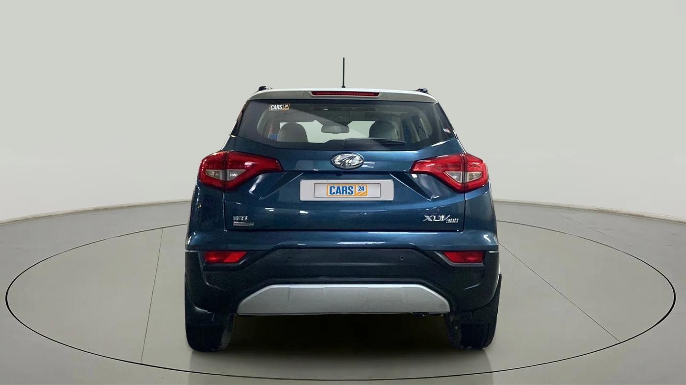 2021 Mahindra XUV300 W8 (O) 1.2 PETROL AMT DUAL TONE, Petrol, Automatic, 23,579 km, Back/Rear