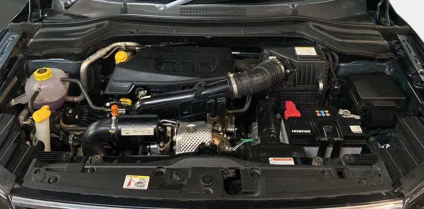 2021 Mahindra XUV300 W8 (O) 1.2 PETROL AMT DUAL TONE, Petrol, Automatic, 23,579 km, Open Bonet