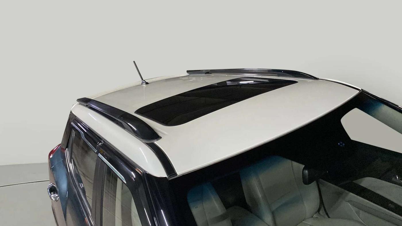 2021 Mahindra XUV300 W8 (O) 1.2 PETROL AMT DUAL TONE, Petrol, Automatic, 23,579 km, Roof