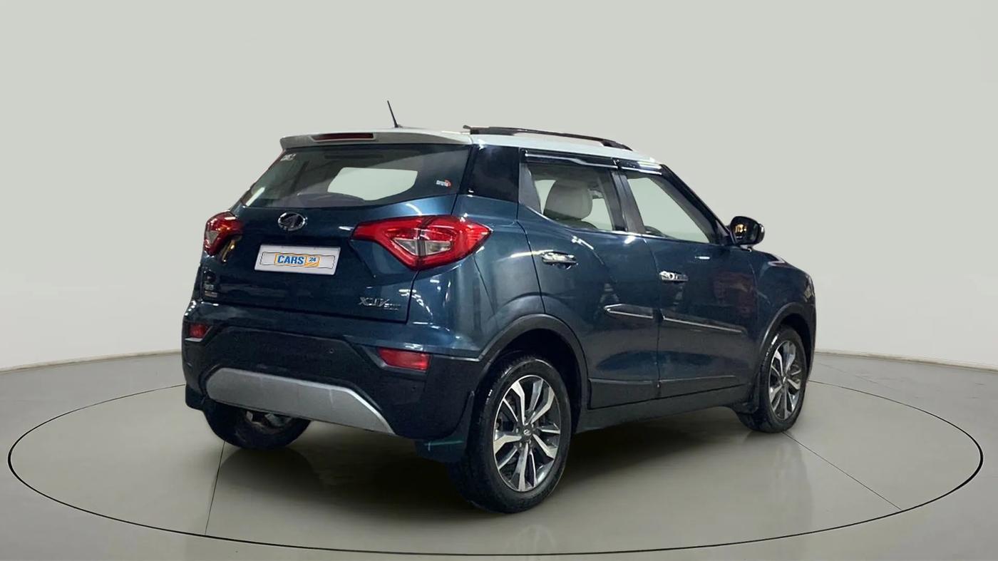 2021 Mahindra XUV300 W8 (O) 1.2 PETROL AMT DUAL TONE, Petrol, Automatic, 23,579 km, Right Back Diagonal