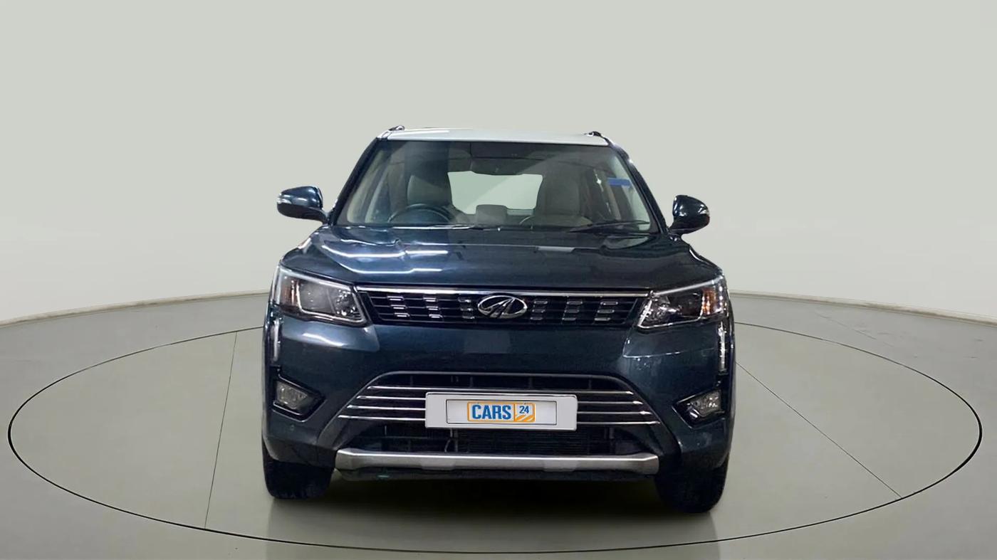 2021 Mahindra XUV300 W8 (O) 1.2 PETROL AMT DUAL TONE, Petrol, Automatic, 23,579 km, Front