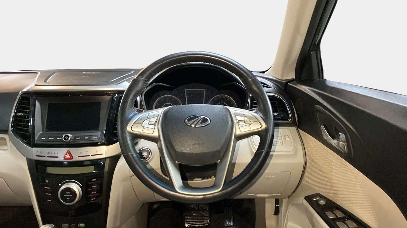 2021 Mahindra XUV300 W8 (O) 1.2 PETROL AMT DUAL TONE, Petrol, Automatic, 23,579 km, Steering Wheel Close Up
