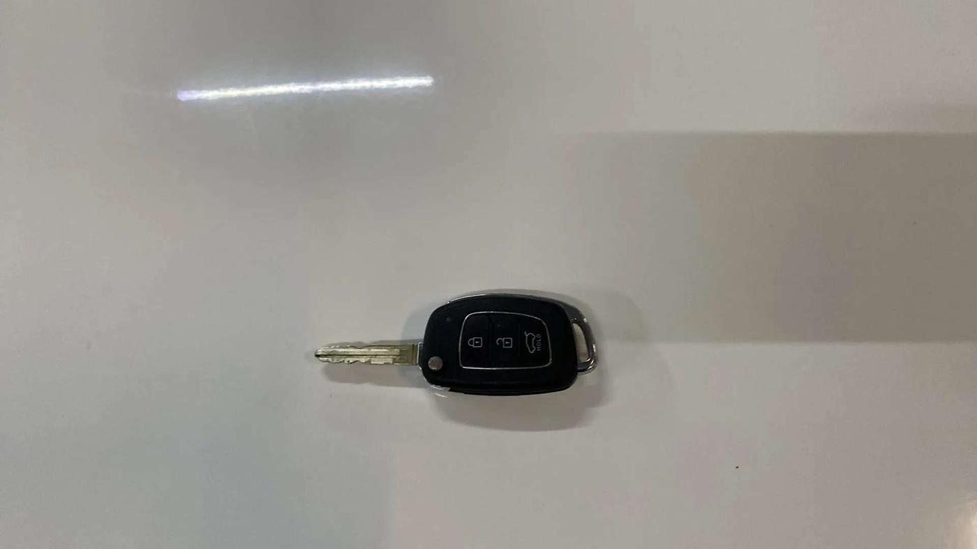 2023 Hyundai VENUE S 1.2, Petrol, Manual, 33,826 km, Key Close Up