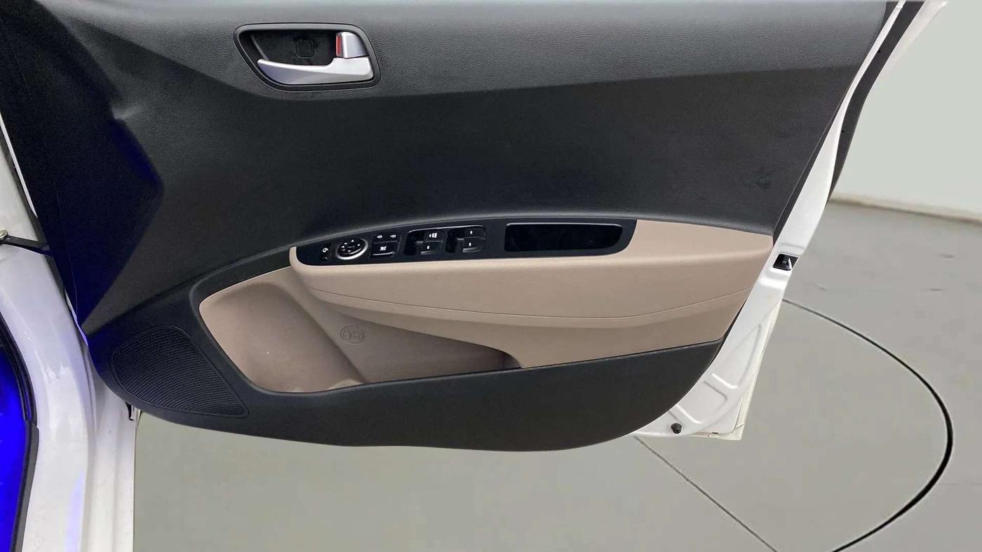 2020 Hyundai Grand i10 SPORTZ 1.2 KAPPA VTVT, Petrol, Manual, 22,837 km, Driver Side Door Panels Control