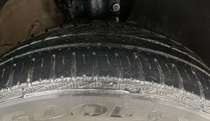 2017 Volkswagen Vento 1.2 TSI HIGHLINE PLUS AT, Petrol, Automatic, 43,250 km, Right Front Tyre Tread