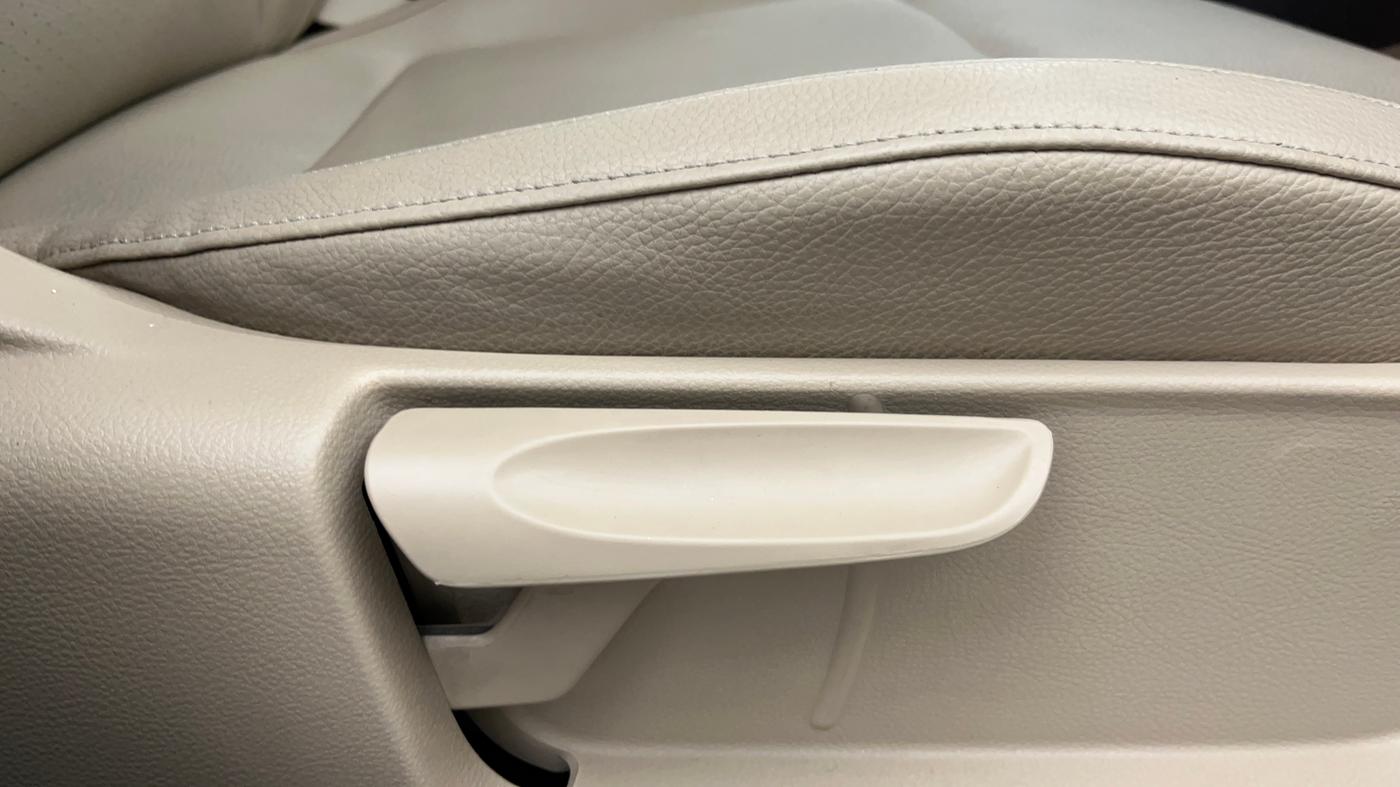 2017 Volkswagen Vento 1.2 TSI HIGHLINE PLUS AT, Petrol, Automatic, 43,250 km, Driver Side Adjustment Panel