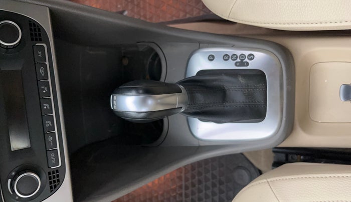 2017 Volkswagen Vento 1.2 TSI HIGHLINE PLUS AT, Petrol, Automatic, 43,250 km, Gear Lever