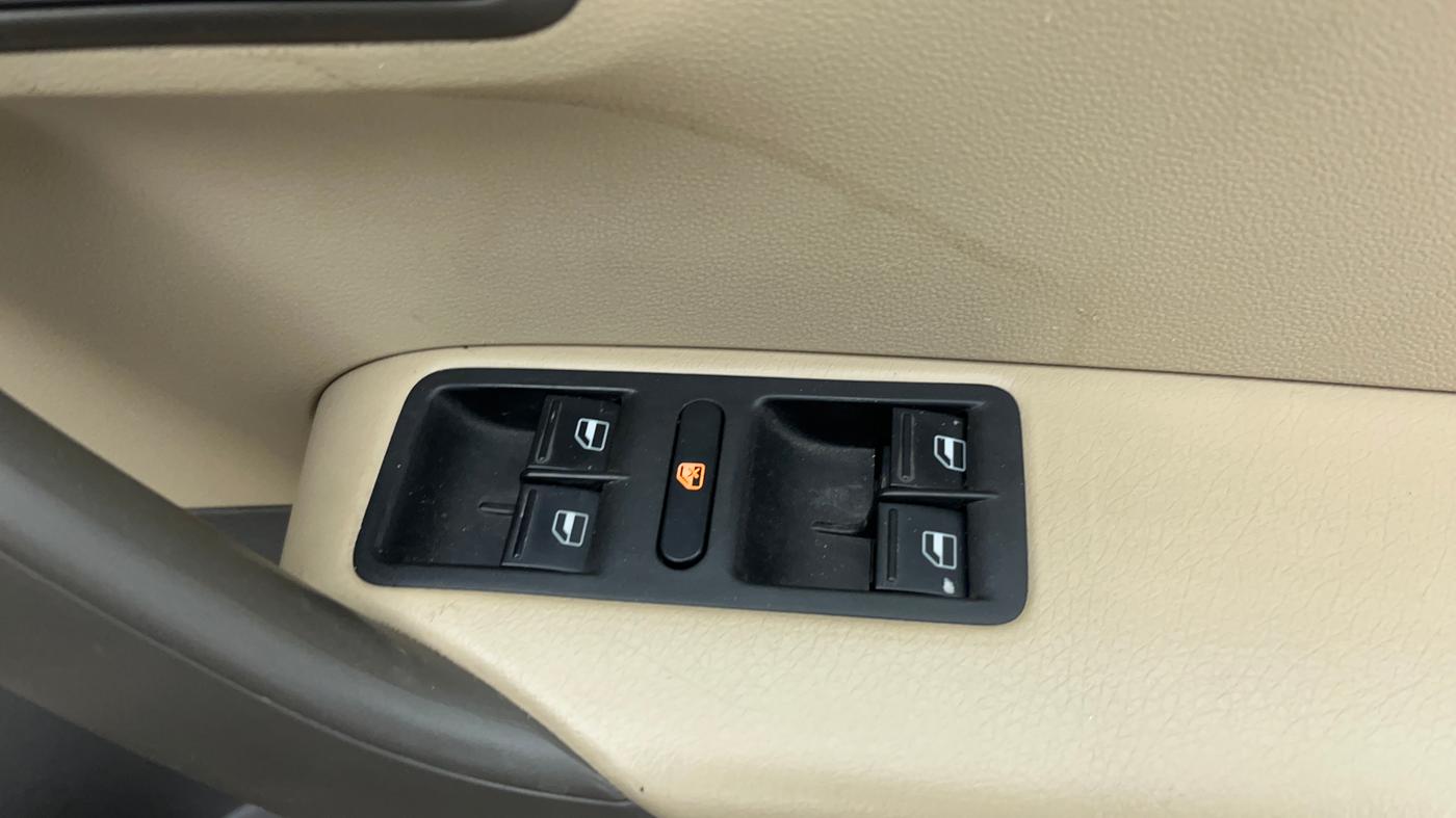 2017 Volkswagen Vento 1.2 TSI HIGHLINE PLUS AT, Petrol, Automatic, 43,250 km, Driver Side Door Panels Control