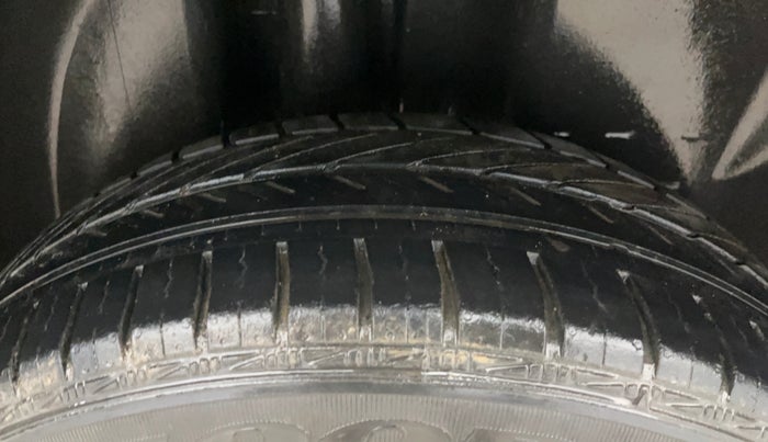 2017 Volkswagen Vento 1.2 TSI HIGHLINE PLUS AT, Petrol, Automatic, 43,250 km, Right Rear Tyre Tread