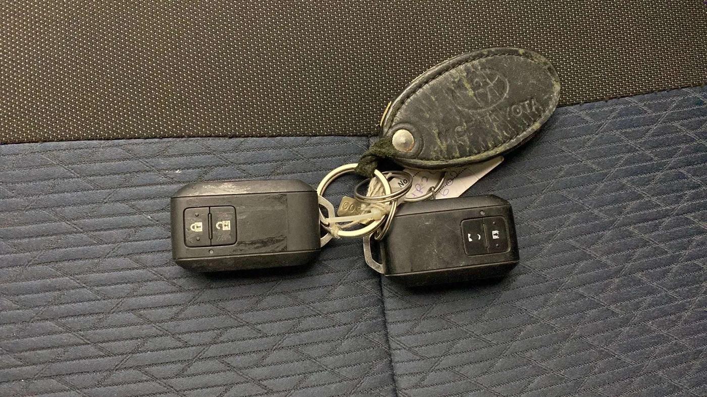 2019 Toyota Glanza V, Petrol, Manual, 27,538 km, Key Close Up