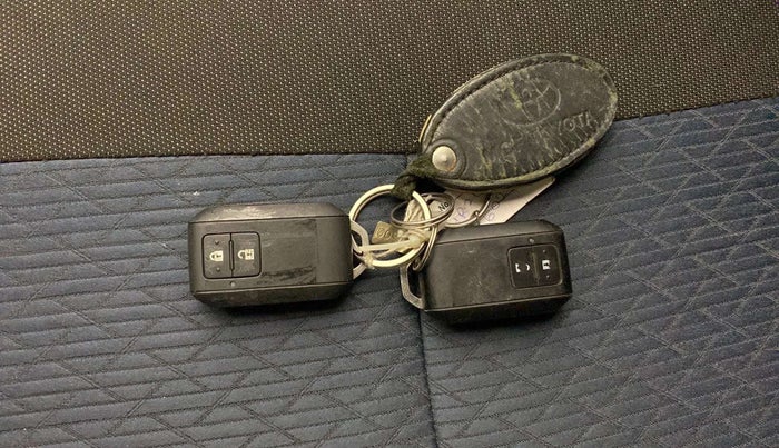 2019 Toyota Glanza V, Petrol, Manual, 27,538 km, Key Close Up