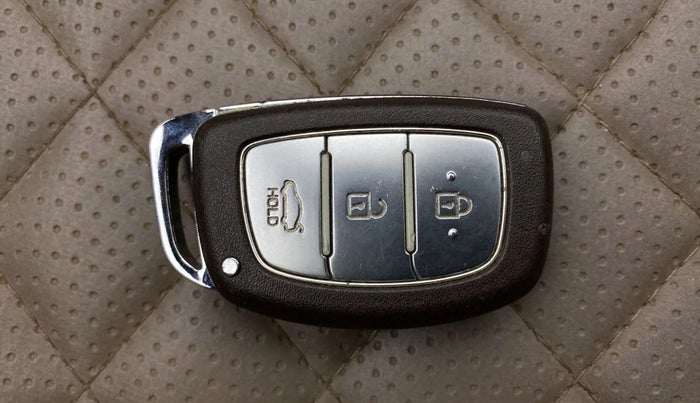 2015 Hyundai Grand i10 ASTA AT 1.2 KAPPA VTVT, Petrol, Automatic, 49,819 km, Key Close Up