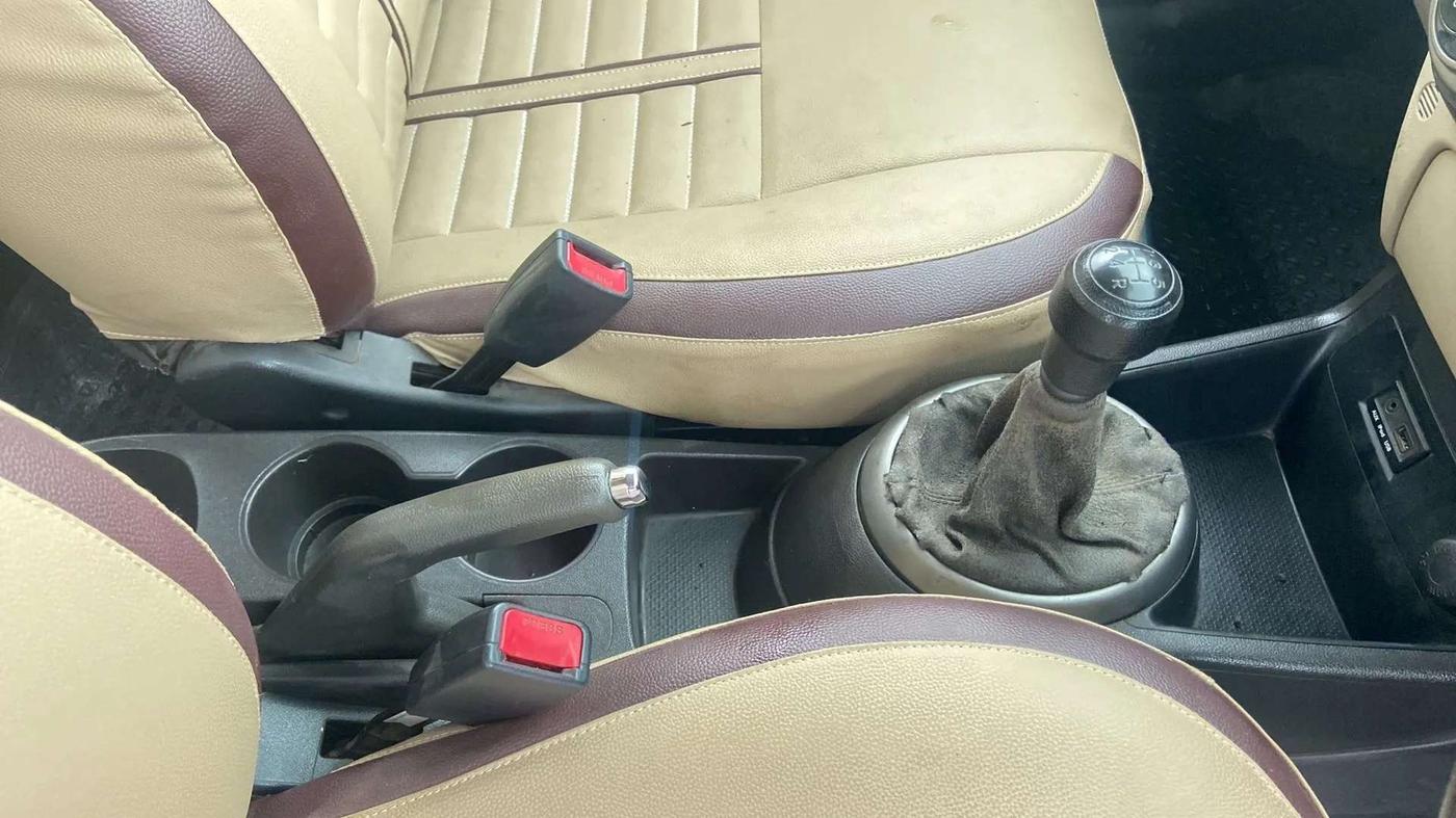 2013 Hyundai i20 MAGNA (O) 1.2, Petrol, Manual, 61,180 km, Gear Lever