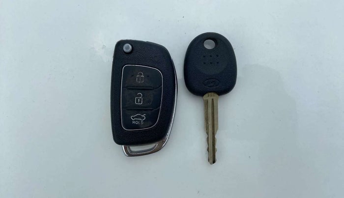 2013 Hyundai i20 MAGNA (O) 1.2, Petrol, Manual, 61,180 km, Key Close Up