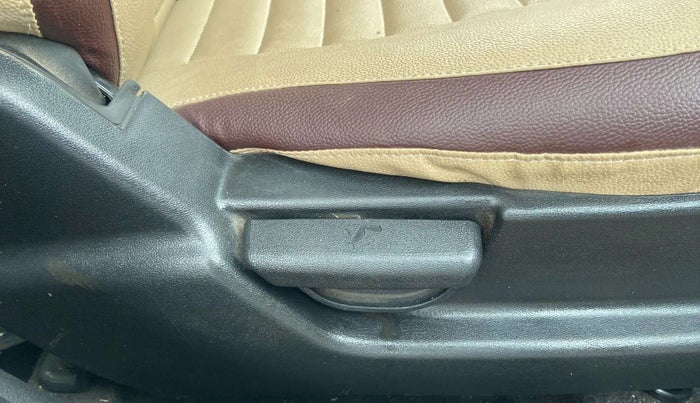 2013 Hyundai i20 MAGNA (O) 1.2, Petrol, Manual, 61,180 km, Driver Side Adjustment Panel