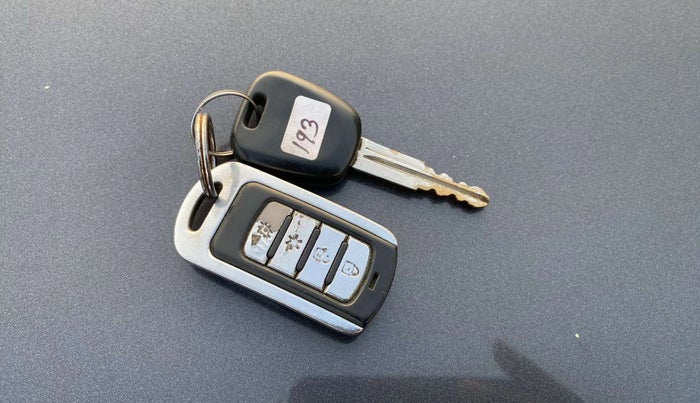 2015 Maruti Alto 800 LXI, Petrol, Manual, 63,037 km, Key Close Up