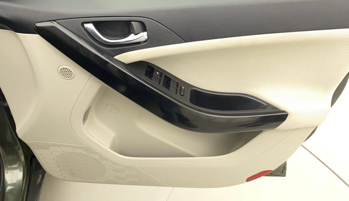 2022 Tata NEXON XZ PLUS (HS) PETROL, Petrol, Manual, 19,845 km, Driver Side Door Panels Control