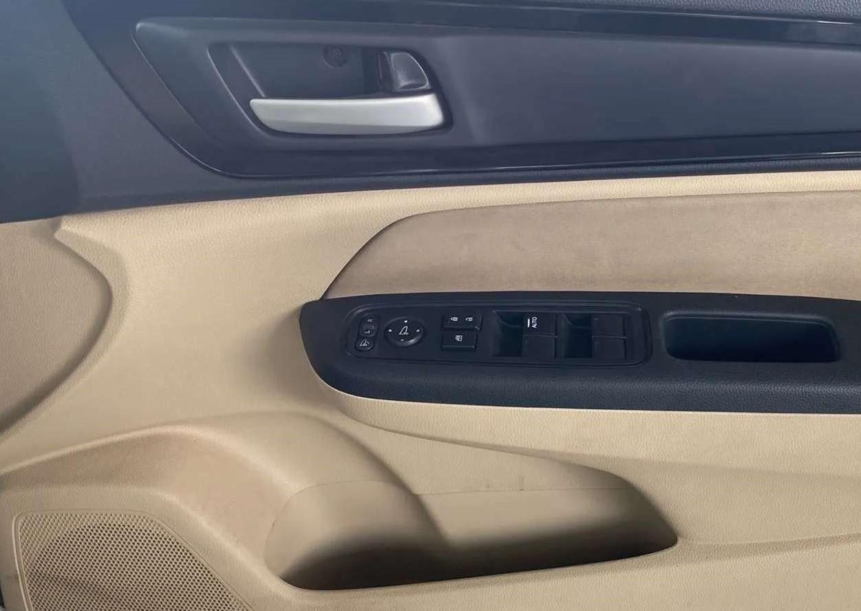 2019 Honda Amaze 1.2L I-VTEC S, Petrol, Manual, 30,650 km, Driver Side Door Panels Control