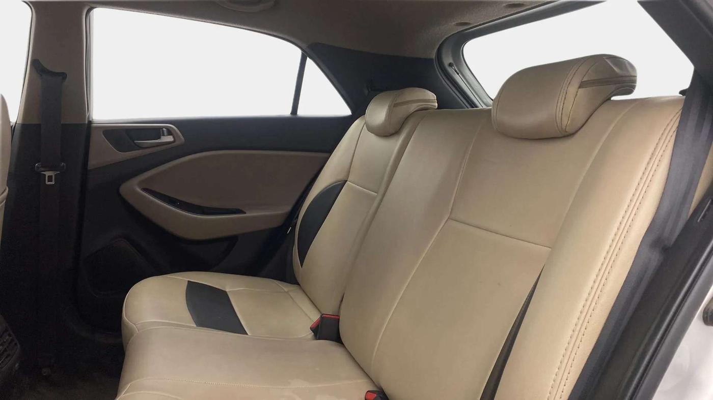 2015 Hyundai Elite i20 ASTA 1.4 CRDI, Diesel, Manual, 82,392 km, Right Side Rear Door Cabin
