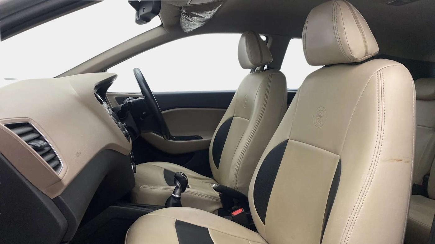 2015 Hyundai Elite i20 ASTA 1.4 CRDI, Diesel, Manual, 82,392 km, Right Side Front Door Cabin