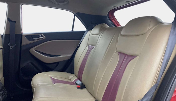 2015 Hyundai Elite i20 SPORTZ 1.2 (O), Petrol, Manual, 30,741 km, Right Side Rear Door Cabin